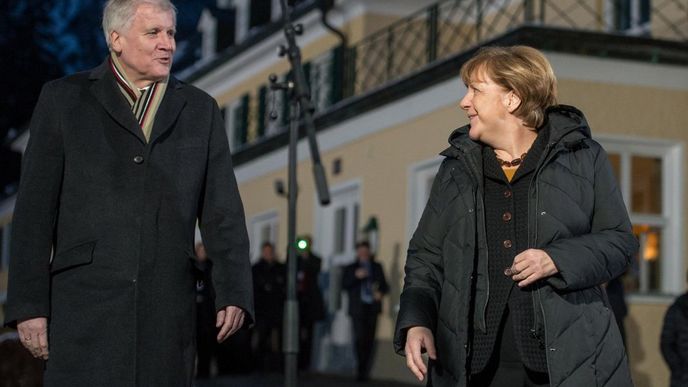 Předseda CSU a bavorský premiér Horst Seehofer, předsedkyně CDU a německá kancléřka Angela Merkelová