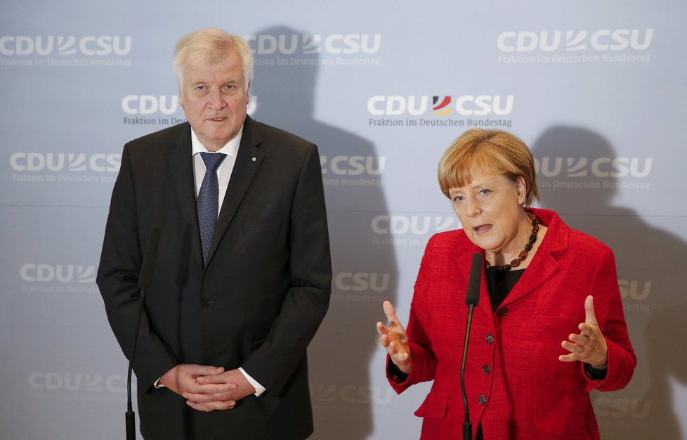 Bavorský premiér Horst Seehofer s kancléřkou Angelou Merkel