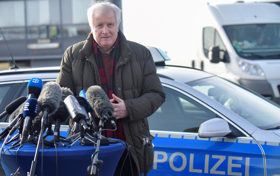 Německý ministr vnitra Horst Seehofer navštívil česko-německou hranici (18. 2. 2021).