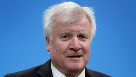 Předseda bavorské Křesťanskosociální unie (CSU) Horst Seehofer. V jeho domovském Bavorsku by pád současné vlády v případě, že nedokáže efektivně vracet migranty, podpořilo až 71 procent dotázaných.