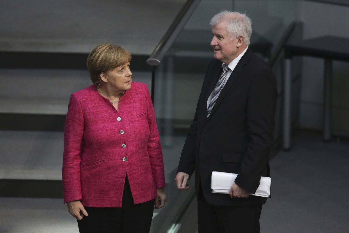 Kancléřka Angela Merkelová a ministr vnitra Horst Seehofer