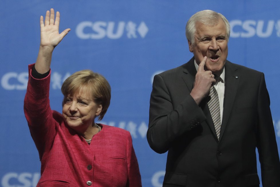 Kancléřka Angela Merkelová a ministr vnitra Horst Seehofer