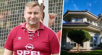 Exekuční dražba domu Horsta Siegla (56): Komu dluží miliony Exekuční dražba domu Horsta Siegla (56): Komu dluží miliony