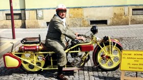 Historické motorky a firma na výrobu součástek byly celý Františkův život.