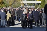 Pohřeb majitele přepadené firmy navštívily stovky lidí