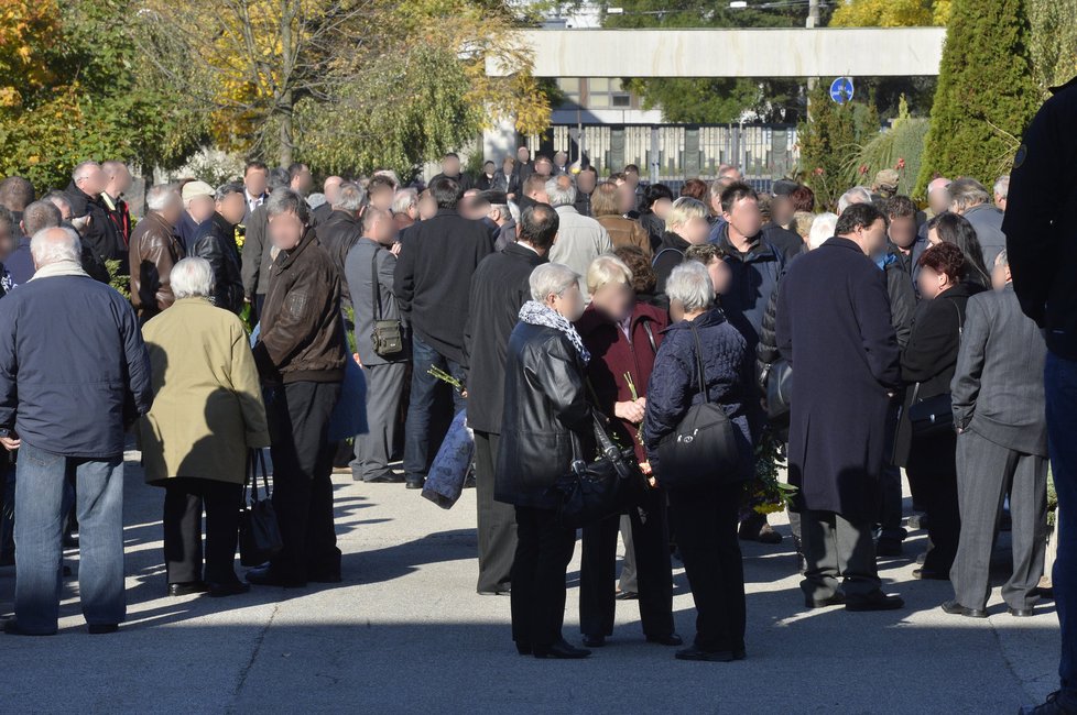 Pohřeb majitele přepadené firmy navštívily stovky lidí.