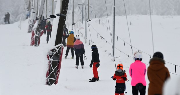 Lyžařská sezóna v Česku odstartovala, (2.12.2023).