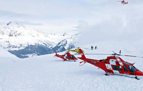 Tři Češi uvízli v horské boudě v Alpách: Zachraňoval je vrtulník!