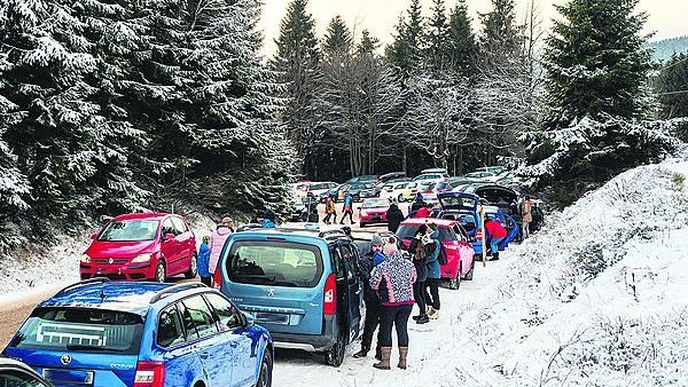 Ucpaná silnice u Šerlichu v Orlických horách.