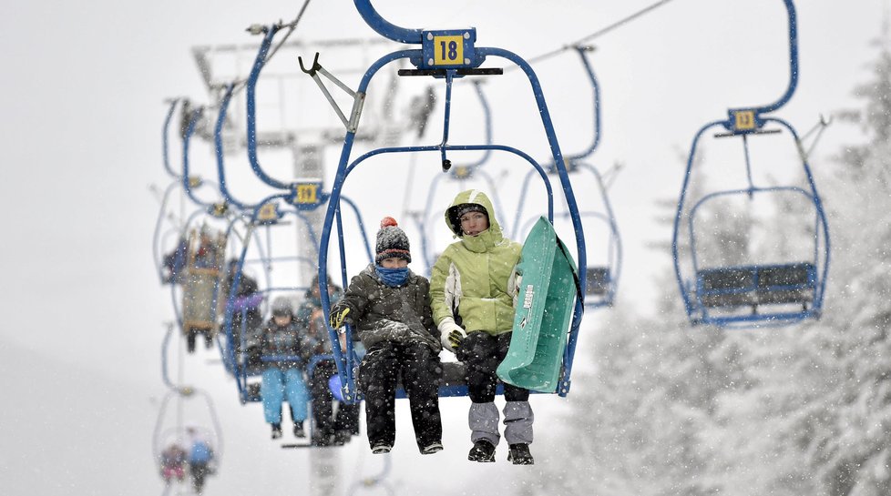 Skiareály hlásí vysokou návštěvnost, podmínky jsou ideální.