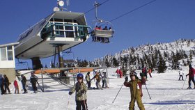 Horní stanice rokytnické čtyřsedačky na Lysou horu, která je nejdelší (2198 metrů) v zemi a v Čechách je i lanovkou s nejvyšším převýšením až do 1315 metrů n. m. Odtud se mohou turisté svézt po nejdelší sjezdovce v Krkonoších s délkou 3180 metrů