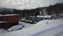 Víkendová situace v Krkonoších: Lidé zaplnili parkoviště u skiareálů (9.1.2021)