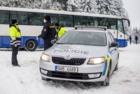 Kontroly na českých horách: Policie řešila desítky prohřešků proti vládním nařízením