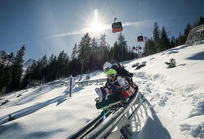 Zimní dovolená nemusí být nuda. Tady se zabaví celá rodina! Zimní dovolená nemusí být nuda. Tady se zabaví celá rodina!