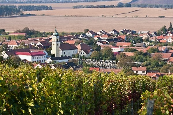 Blatnice pod sv. Antonínkem je vyhlášená starobylá vinařská obec na Moravském Slovácku.
