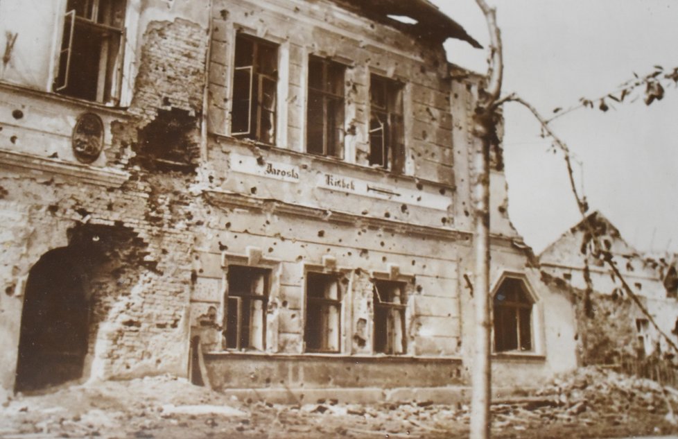 Ruiny hospody po druhé světové válce.