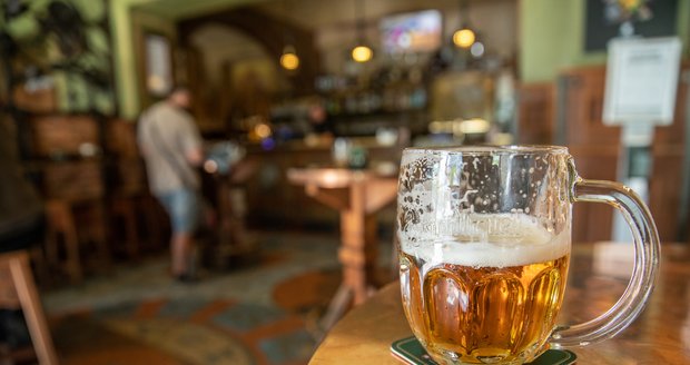 Spotřeba piva v Česku klesla! Co se na ní negativně podepsalo? Ceny i chování zákazníků