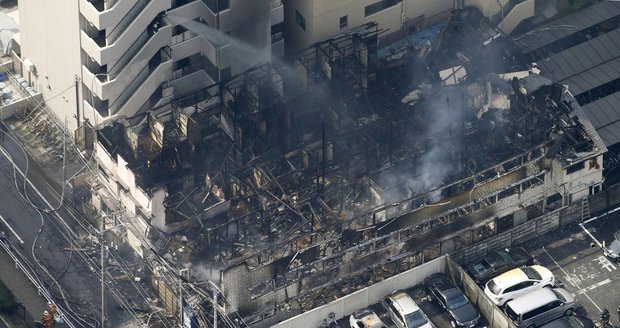 Plameny pohltily hostel a okolní budovy: Při požáru zahynuli čtyři lidé