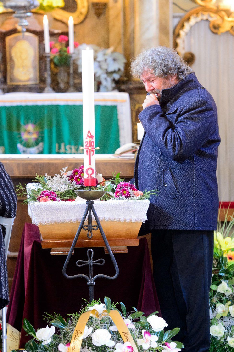 Pohnutý režisér Troška se loučil se zesnulou maminkou