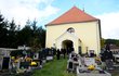 Obřad proěhl v kostele v Hošticích, který si zahrál i ve Slunce seno. Obřad proěhl v kostele v Hošticích, který si zahrál i ve Slunce seno.