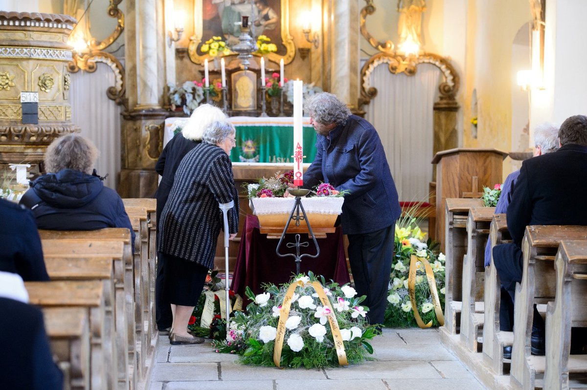 Pohřeb maminky Zdeňka Trošky