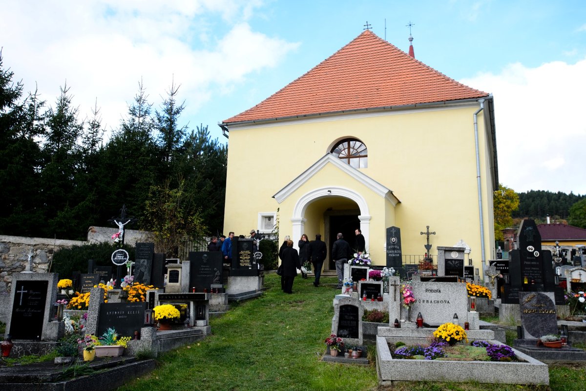 Obřad proěhl v kostele v Hošticích, který si zahrál i ve Slunce seno.