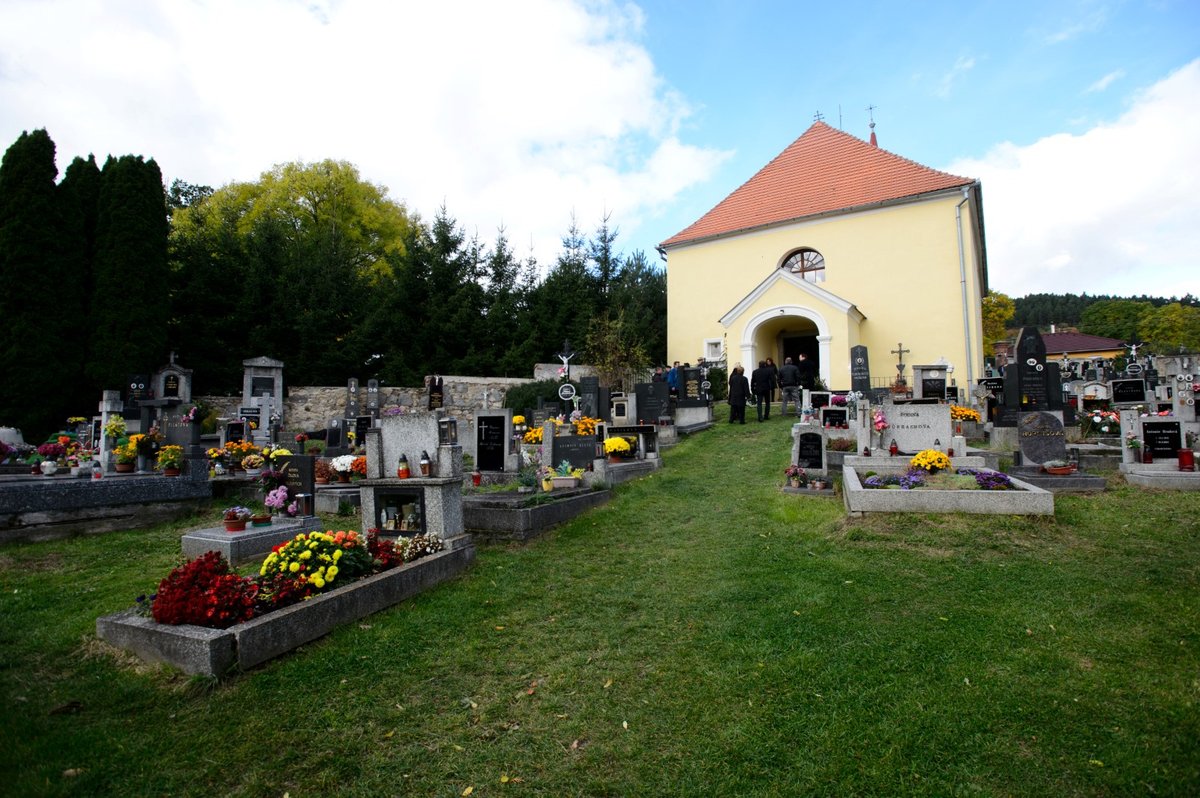 Obřad proěhl v kostele v Hošticích, který si zahrál i ve Slunce seno.