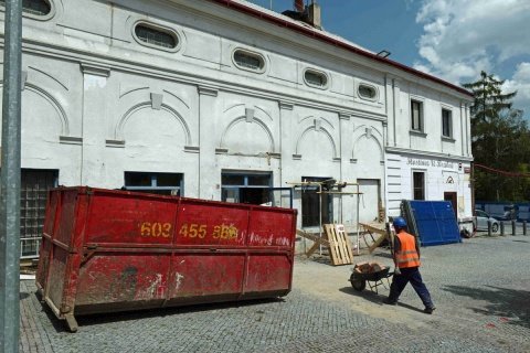 Rekonstrukční práce na hostinci U Brabců jsou už v plném proudu.