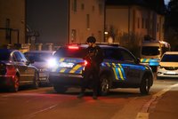Dramatický zásah policie v Hostivaři: Muž (†60) postřelil ženu (54), nakonec spáchal sebevraždu