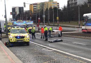 Tragická nehoda na Hostivařské, zemřeli tu dva lidé.