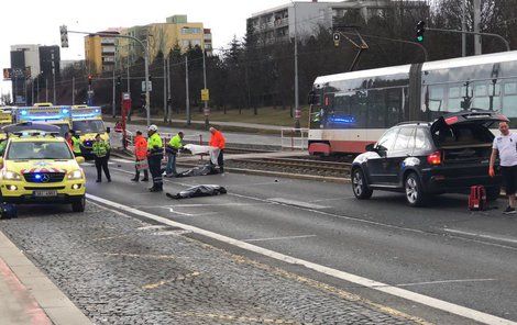 Tragická nehoda na Hostivařské, zemřeli tu dva lidé.