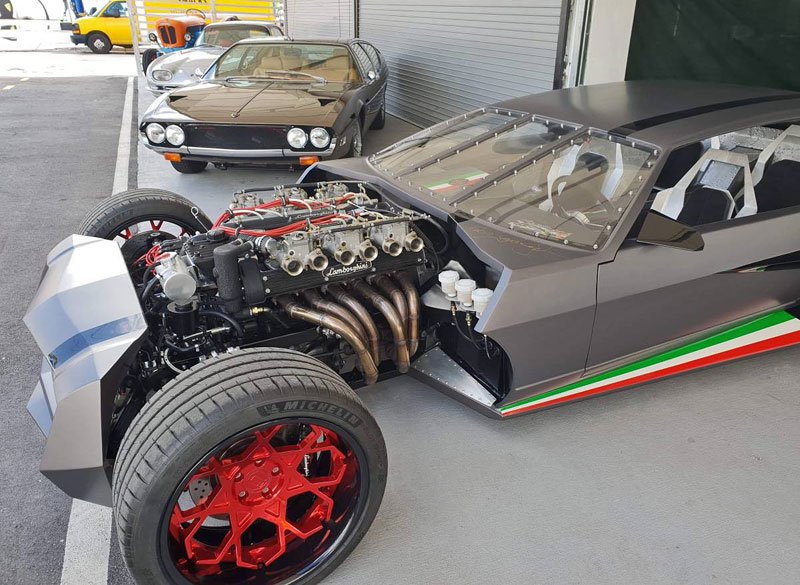 Hot rod postavený z Lamborghini Espada