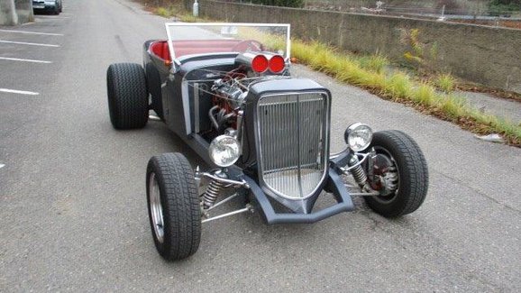 V Česku je na prodej klasický americký hot rod. Má přes 500 koní