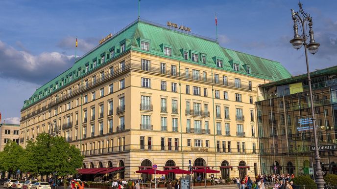 Nejznámější hotel v Německu bude zřejmě brzy na prodej. Nejznámější hotel v Německu bude zřejmě brzy na prodej.