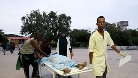 Na luxusní hotel na pláži v Mogadišu zaútočily milice Šabáb (16. 8. 2020).