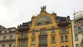 Hotel Evropa byl už za první republiky symbolem luxusu. V nové moderní podobě se jako W Prague otevře prvním hostům v roce 2020. V hotelu budou neustále k dispozici služby v duchu filozofie značky, že hosté mohou dostat cokoli chtějí, kdykoli to chtějí.