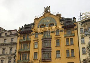 Hotel Evropa byl už za první republiky symbolem luxusu. V nové moderní podobě se jako W Prague otevře prvním hostům v roce 2020. V hotelu budou neustále k dispozici služby v duchu filozofie značky, že hosté mohou dostat cokoli chtějí, kdykoli to chtějí.