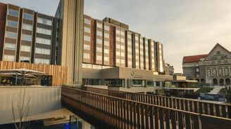 Hotel Fairmont má ani ne půl roku po otevření nové vlastníky Hotel Fairmont má ani ne půl roku po otevření nové vlastníky