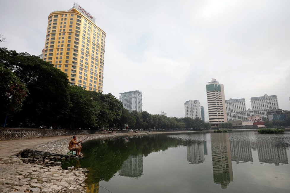 Hotel Hanoi Golden Lake láká na okázalý luxus.