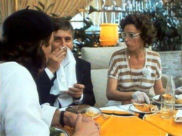Proslulé scény z filmu Dědictví mezi Bohušem Stejskalem a doktorkou Ulrichovou se natáčely v hotelové restauraci v roce 1992.
