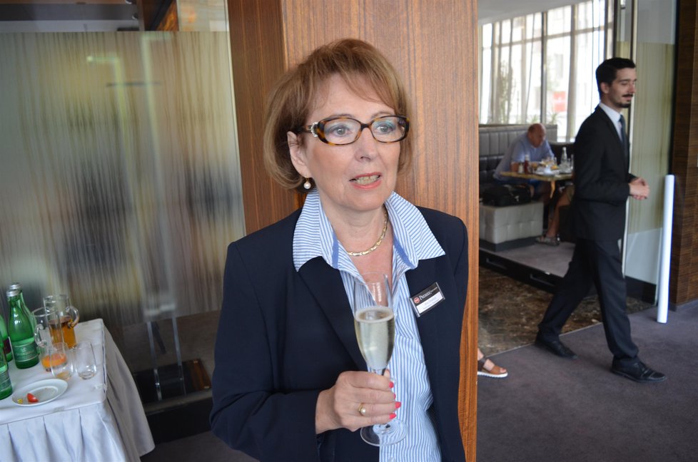 Jana Zdražilová (72), jediná zaměstnankyně, která v hotelu International pracuje od jeho otevření dodnes.