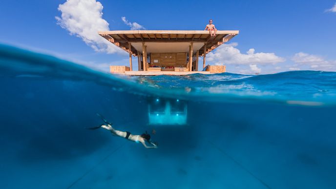Krásný hotel s podmořským pokojem na soukromém plovoucím ostrůvku