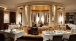 Jedna ze čtyř restaurací luxusního hotelu Park Hyatt v Paříži
