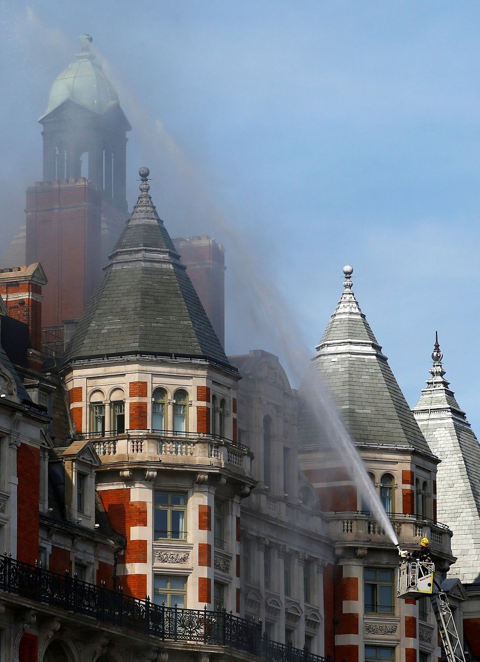 V Londýně hoří hotel Mandarin Oriental.