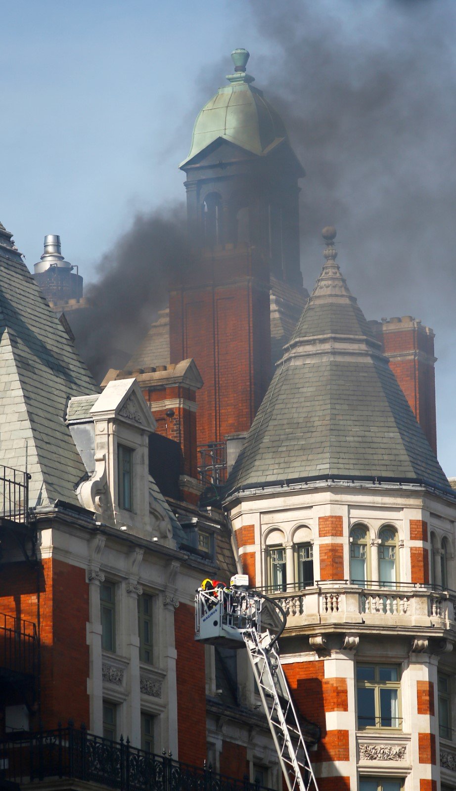 V Londýně hoří hotel Mandarin Oriental.