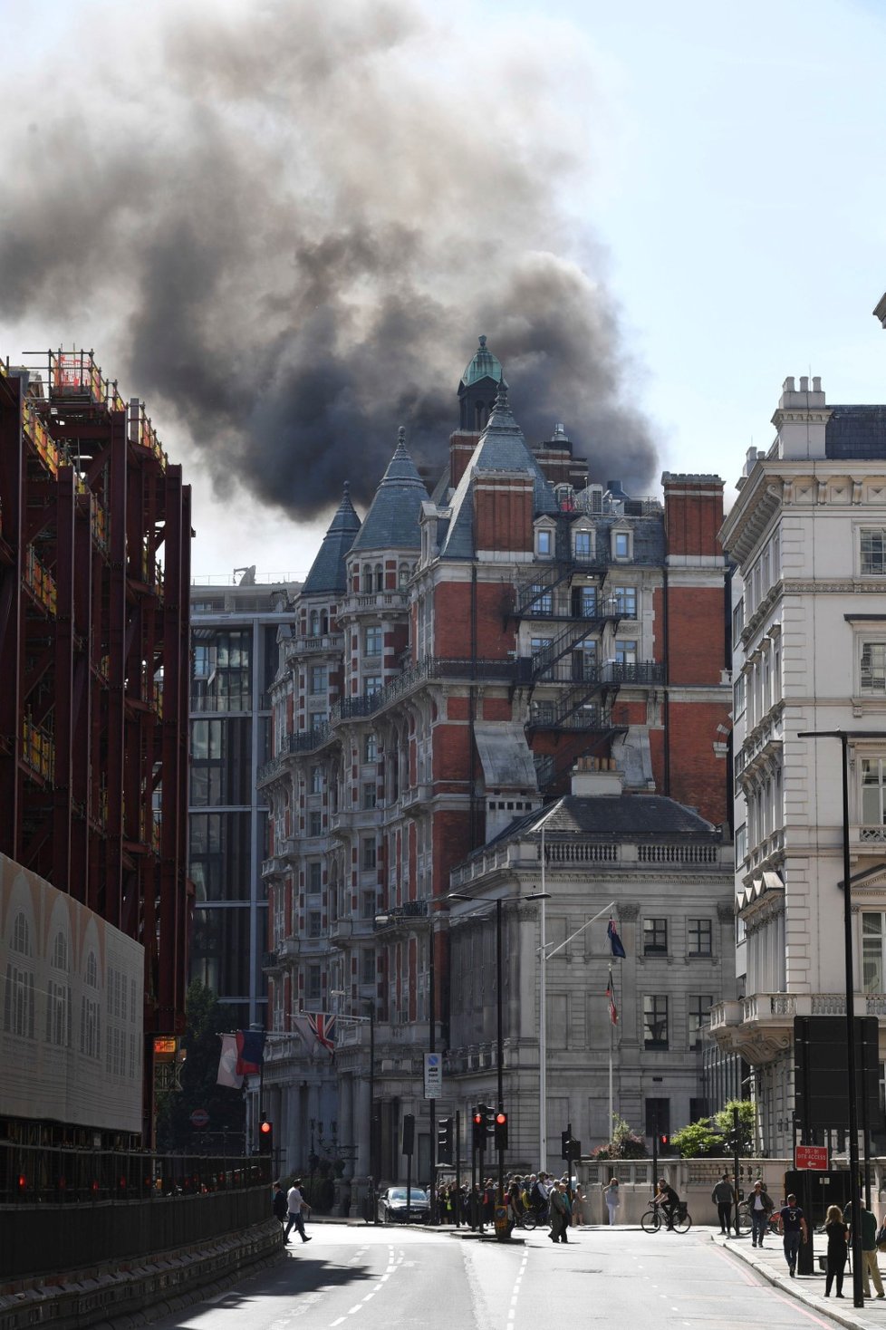 V Londýně hoří hotel Mandarin Oriental