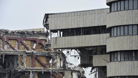 Názory na bourání hotelu se různí. Podle některých šlo o unikátní stavbu.