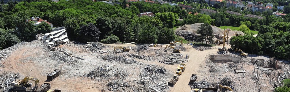 Na místě hotelu býval rozlehlý park již od 19. století. Nově bude ale jen pro vyvolené.