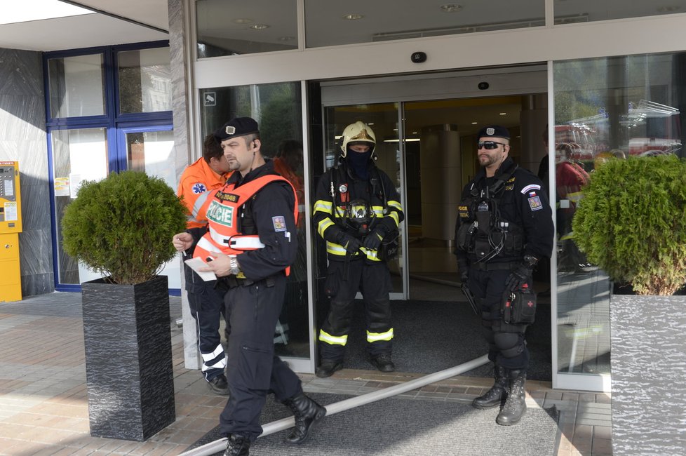 Z hotelu Pyramida v Praze bylo kvůli požáru evakuováno 320 lidí