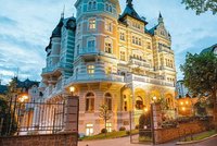 Luxusní hotel sankcionovaného ruského oligarchy ve Varech znovu otevřel. „Cifršpióni“ mu dali výjimku
